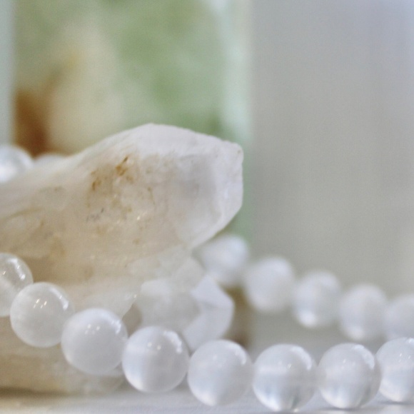 Selenite Gemstone Chakra Balancing Stretchy Energy Cleansing Bracelet - Picture 5 of 6